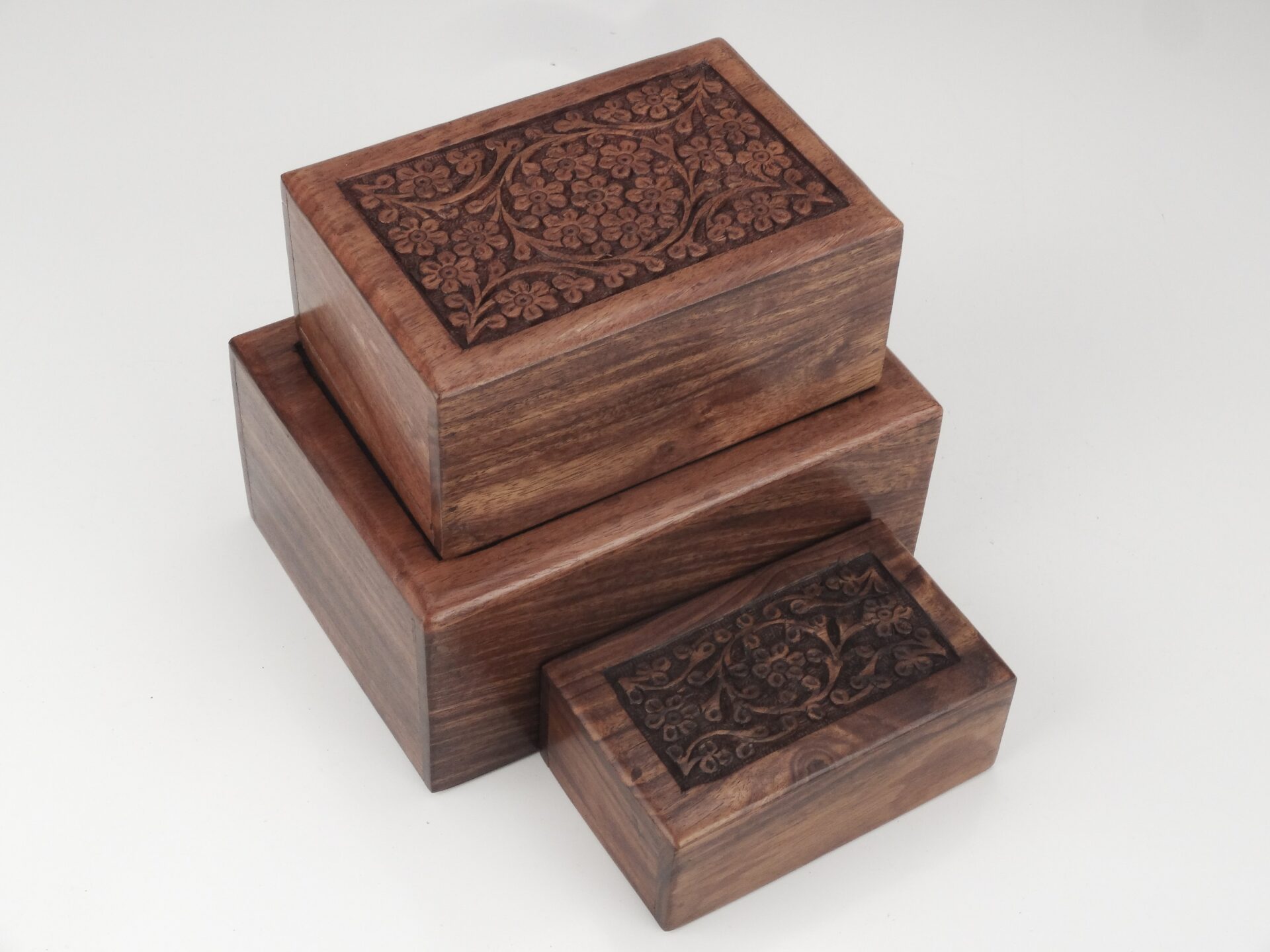 Wood Urn: Carved Sheesham Urn - Image 3